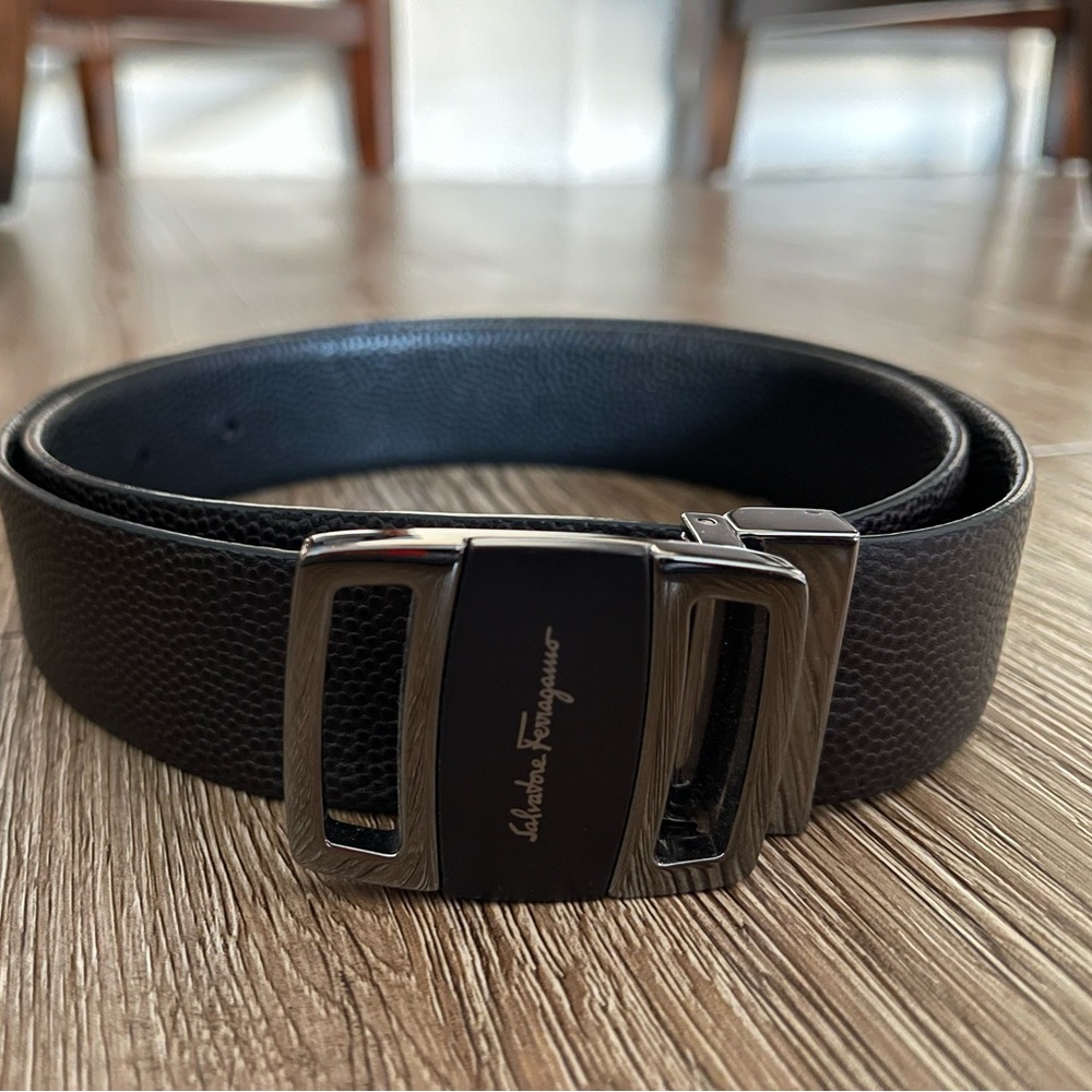 Men’s black Ferragamo reversible belt in black pebbled leather